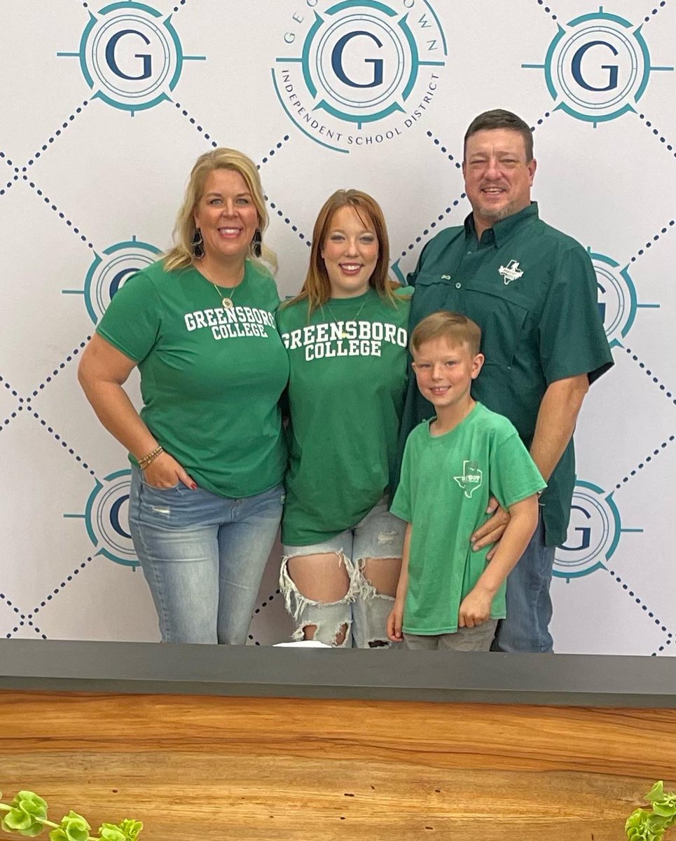 reganlandreth's tweet photo. It’s GISD Fine Arts Signing Day, so I guess it’s time to announce that Berkley Landreth will be attending Greensboro College in North Carolina to pursue her BFA in Musical Theatre! @GeorgetownHS @The512Presents @GISDFineArts https://t.co/x7qXqBNZFE