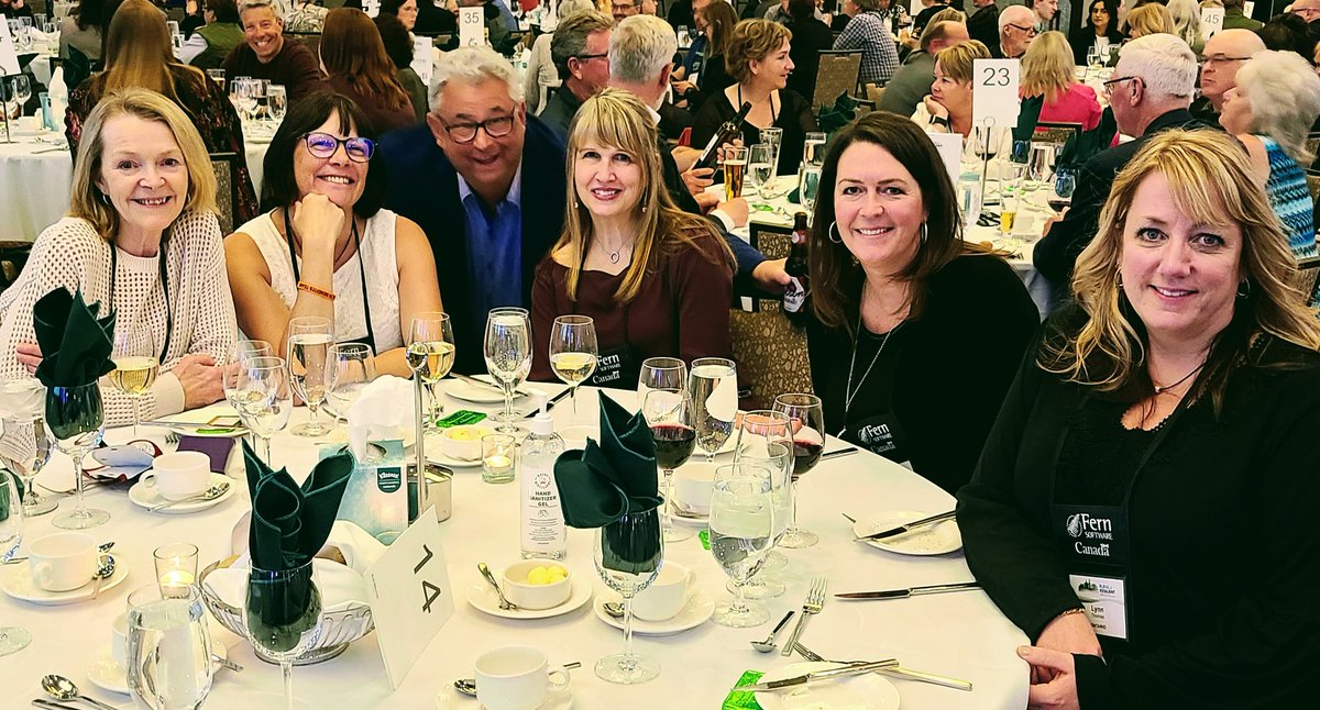 LynnRThom's tweet photo. Fantastic wrap up to the Community Futures National Conference tonight. So many take aways for our CF to consider.   Orillia and area are so blessed to have this incredibly hard working team working to support small businesses and Non profits.
#cf2022  @OrilliaAreaCDC https://t.co/e3RzhJZ29q