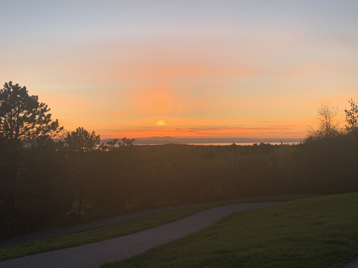 garyhog's tweet image. Sunset from Overlook Park in Burlington, VT on 5/10/22. Looking over Lake Champlain. @spann