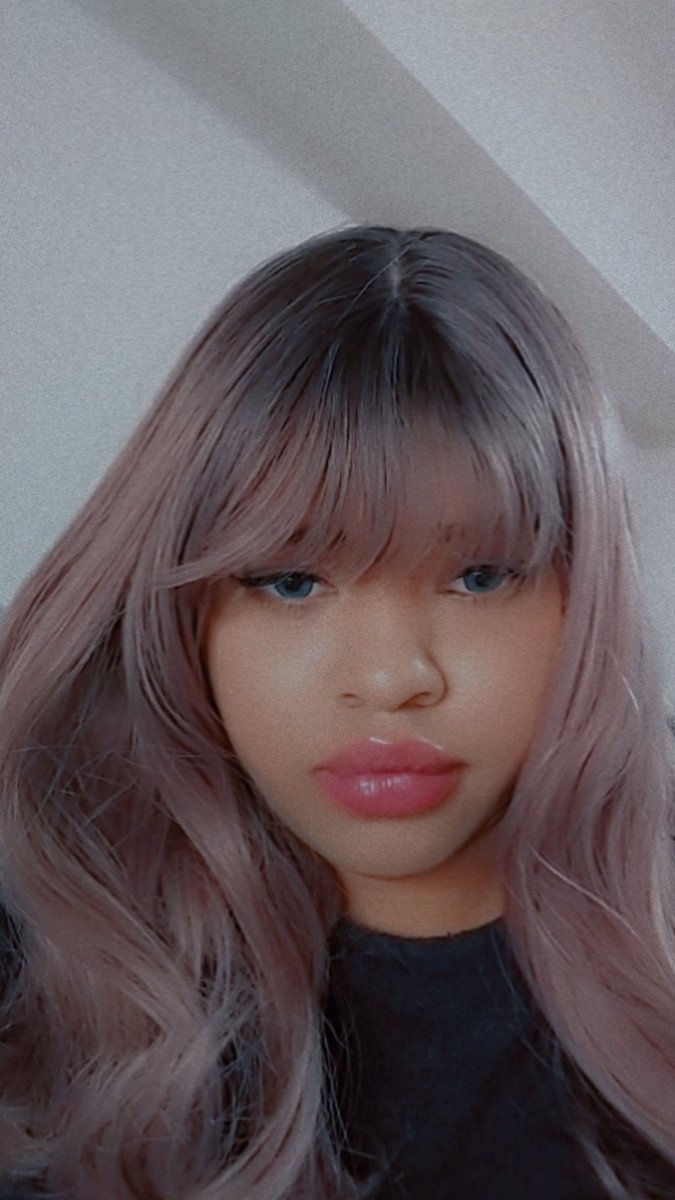 Comic95's tweet photo. I think I look better with short hair like here but I love the feel of long hair😅Decisions🙃 
I also love colored hair but I’m afraid to bleach mine again😭 I learned not to ever relax bleach and dye it the same day the hard way💀
💁‍♀️So a red wig it is but wigs can fly away😓🤣 https://t.co/ffSVETxEqj