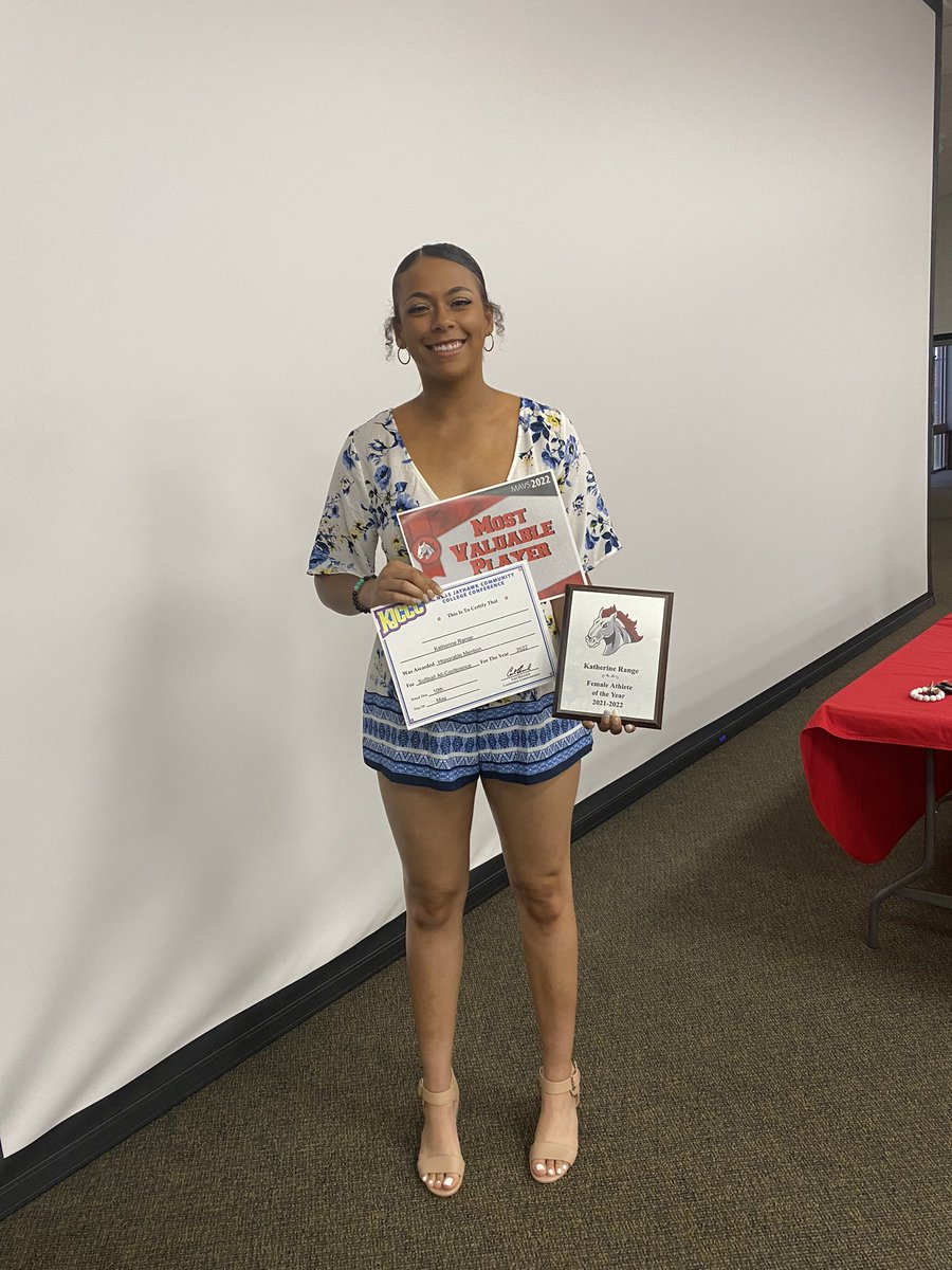 kathy_range's tweet photo. Hard work pays off 💪🏽🫶🏽
#MVP #FEMALEATHLETEOFTHEYEAR
All-Conference Honorable Mention https://t.co/FtFsMb7vXL