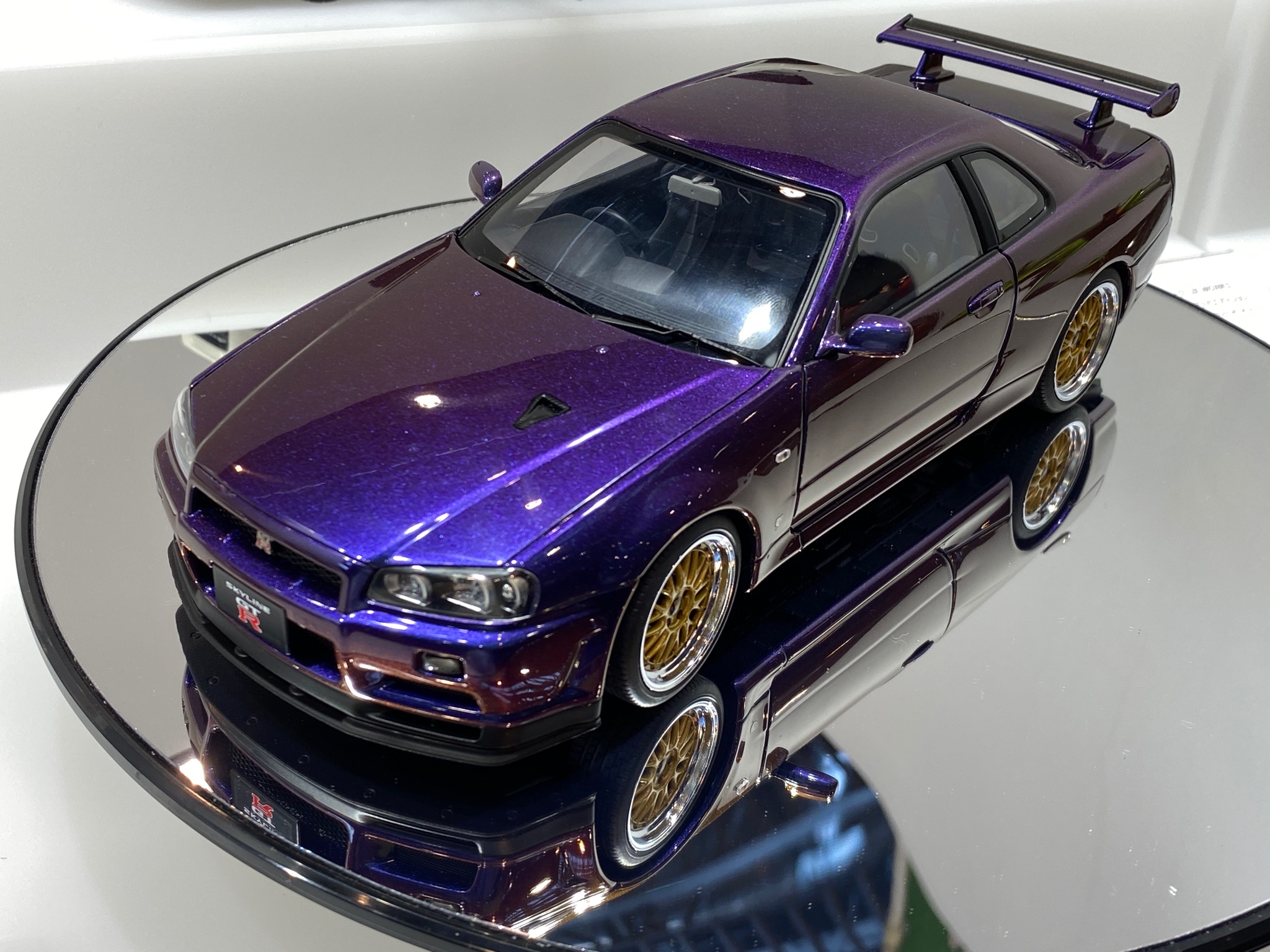 エクルベージュ オートアート1/18日産R34スカイラインGT-R新金型版