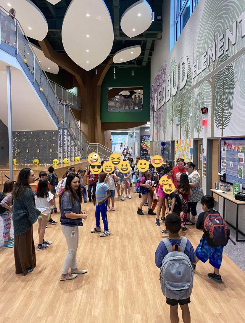 SHoustonReads's tweet photo. We even had second-floor spectators! So much fun! https://t.co/nxl8ml3HSf