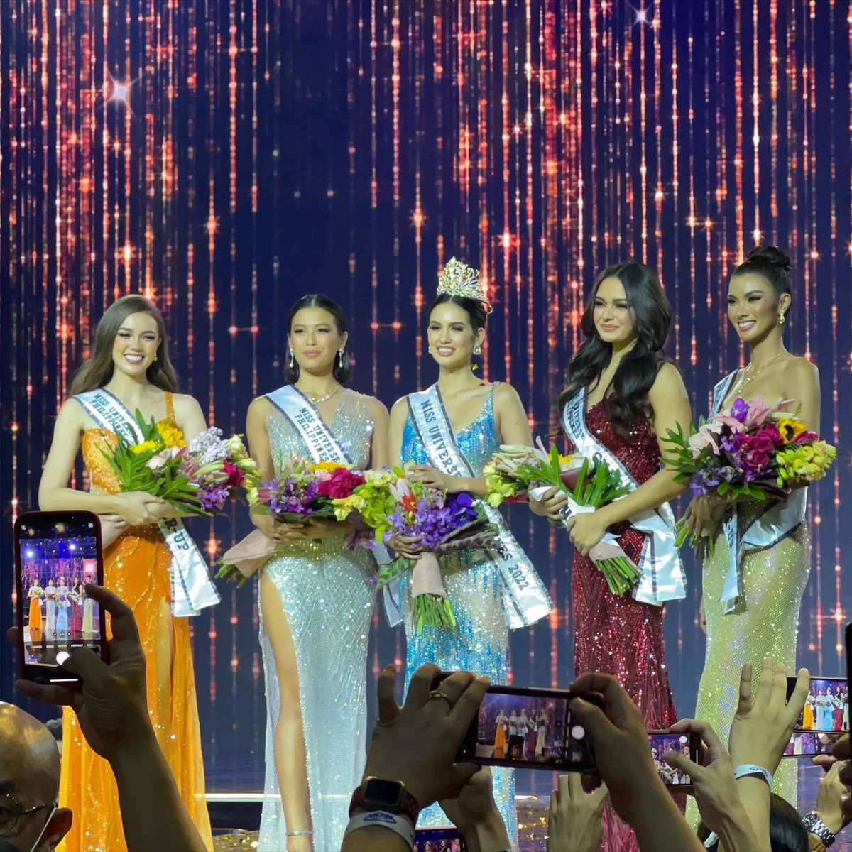 msvalerielim's tweet photo. An incredible night at @MissUniversePH 💫 After 2 years, it was a thrill to experience travel and a live show again. The Org pulled out all the stops inviting previous winners to host and @missuniverse 2021 Harnaaz to judge😍👑 Congrats @CelesteCortesi on a deserving win! https://t.co/cZxoh1cTtT