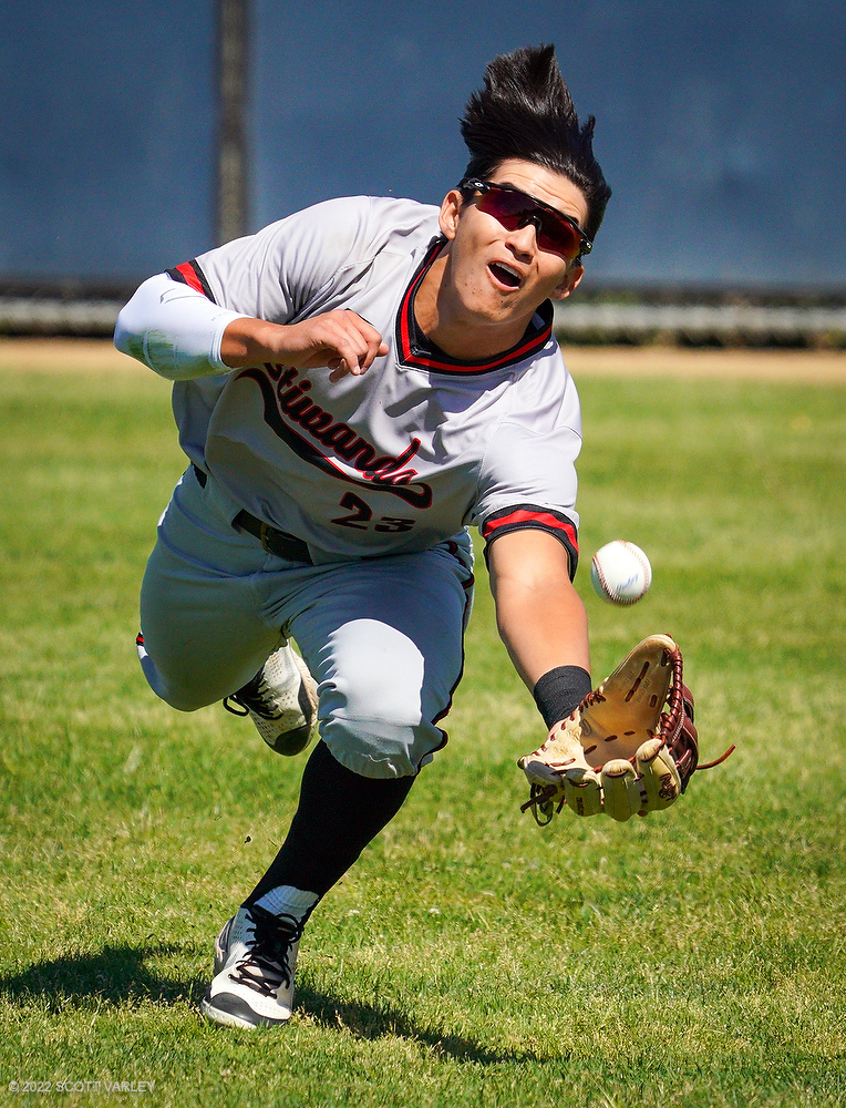 VarleyPhoto's tweet photo. @Etiwandabasebll beat @WarrenBaseball 10-1 to advance in the @CIFSS Div 2 baseball playoffs. @BeachVarsity @PEcom_preps https://t.co/DuMn9zg12r