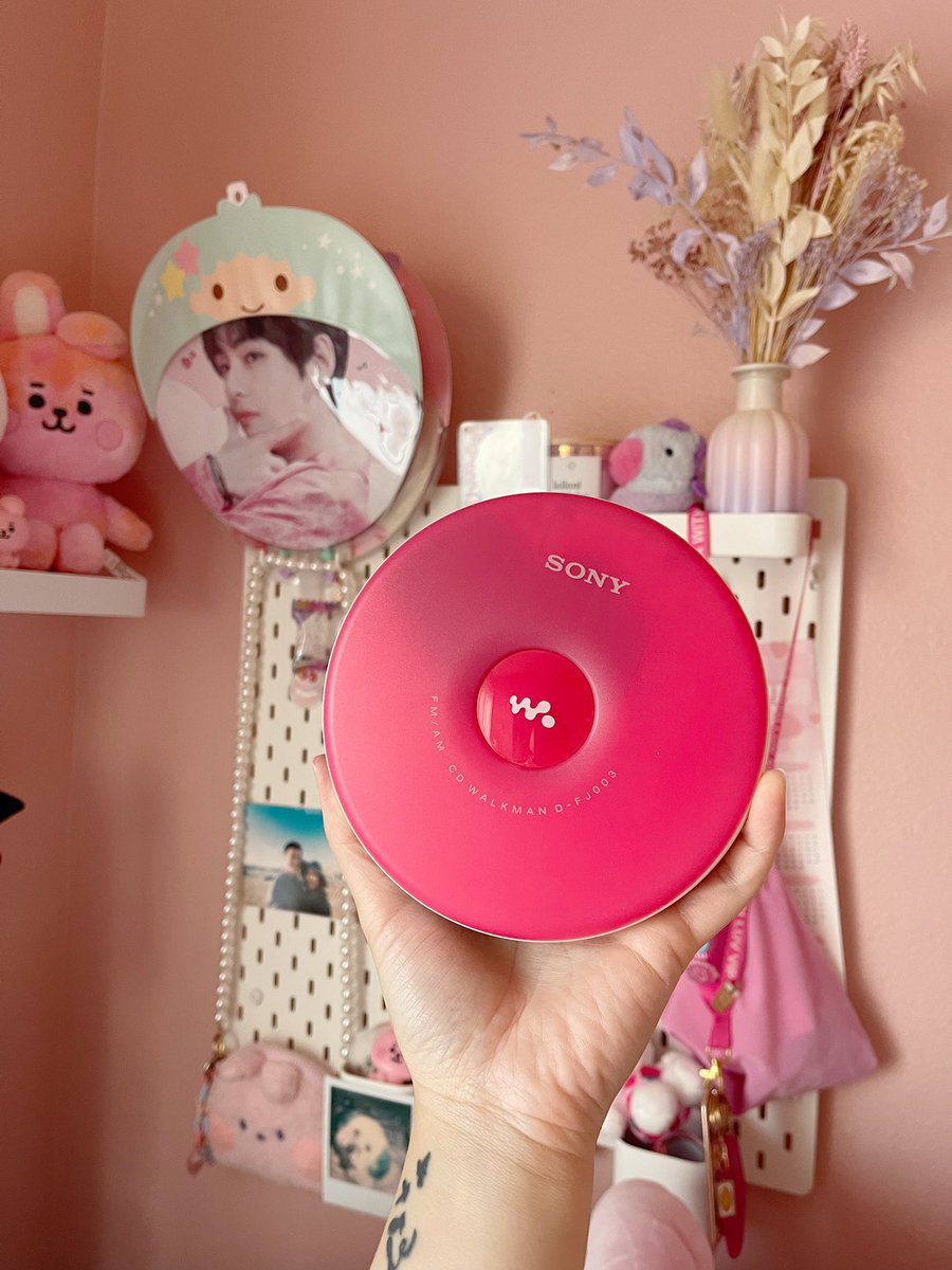 eccentaecity's tweet photo. All I do is win (and course it’s pink) 💖 #CDonly #BTS_Proof https://t.co/dWXRL8GR9H