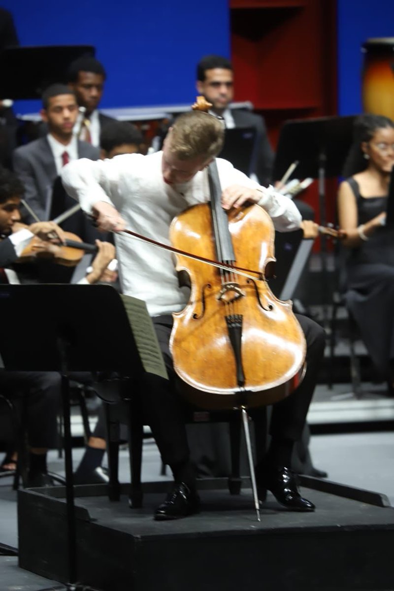EmbUEenRepDom's tweet photo. Concierto „Unidos por la Paz“ para celebrar el día de Europa🇪🇺🇪🇺 tres gran talentos jóvenes europeos acompañados por el fantástico orchestra juvenil de la  🇩🇴 https://t.co/BsswoBPtWO