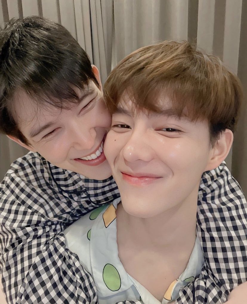 Yloveyouchannel's tweet photo. “โบ๊ท-นิวเยียร์”ควงออกงานคู่ เผยเคล็ดลับหน้าใสไร้ริ้วรอย
Link : https://t.co/G3Uj3PpKqk
#โบ๊ทนิวเยียร์
#โบ๊ทณัฐพงศ์
#นิวเยียร์กิตติวัฒน์
#BeWithBoth
#bothnewyear
#topsecrettogether https://t.co/MC3uLrVoii