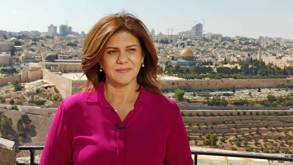 alicefrsd's tweet photo. Affreuse nouvelle : #ShireenAbuAqleh, journaliste palestinienne d'@AJEnglish, a été tué ce matin alors qu'elle couvrait ce qui se passait dans le camp de réfugiés de #Jénine. https://t.co/oo1m44XtXg