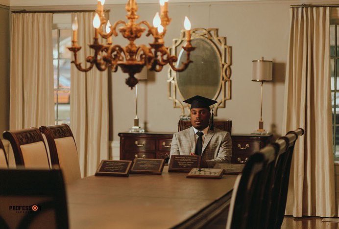 amitch13_2000's tweet photo. A Successful 4 year! #GOMAB🤘🏾🔵⚪️

Graduating Student Leader Medallion Recipient 
2021-2022 Outstanding NPHC Member Award  
2020-2021 Most Outstanding Junior Award 
2020-2021 NPHC Model Initiate Award 
1x Chancellors List
2x Deans list 
2x Academic Excellence Chapter Awards https://t.co/DAMoVEJC9r