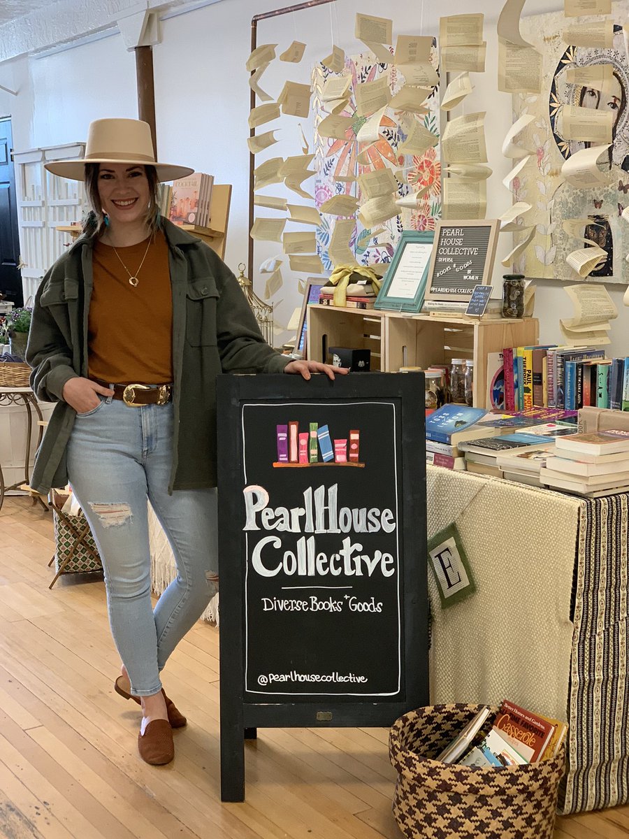 thisroomislit's tweet photo. April recap. Books, books, and more books. https://t.co/5E1pTLi84t