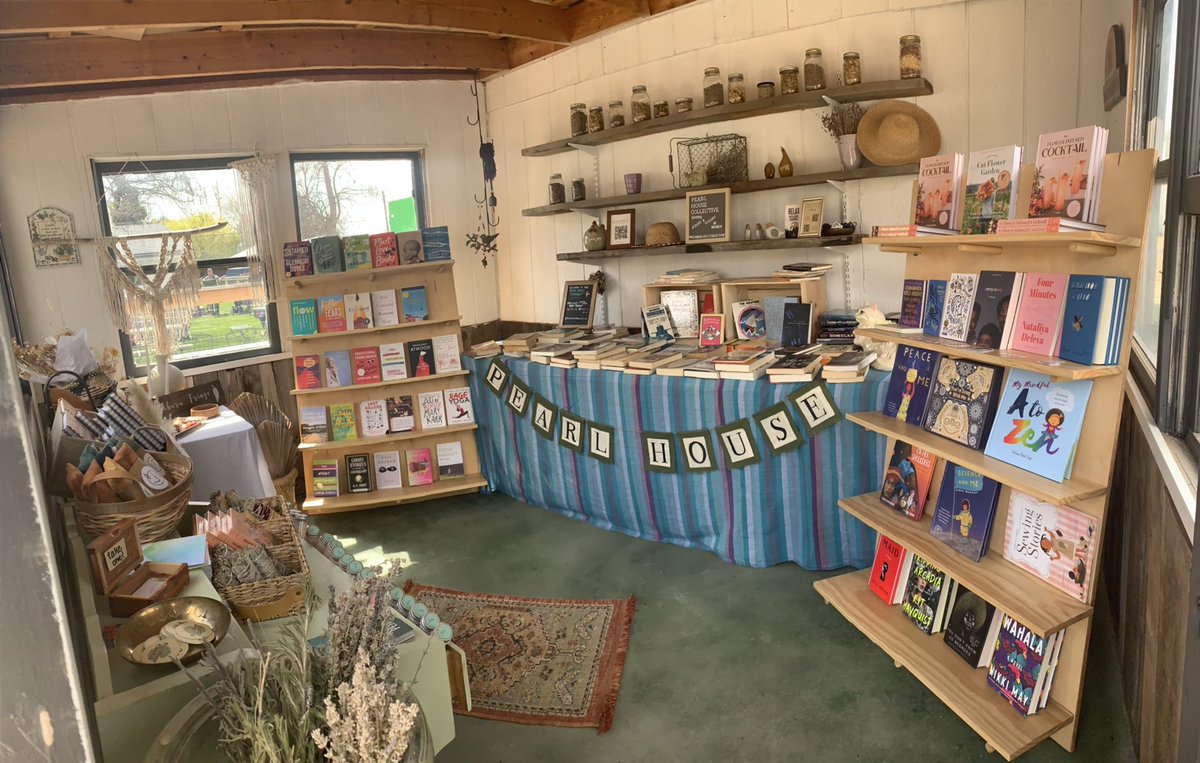 thisroomislit's tweet photo. April recap. Books, books, and more books. https://t.co/5E1pTLi84t