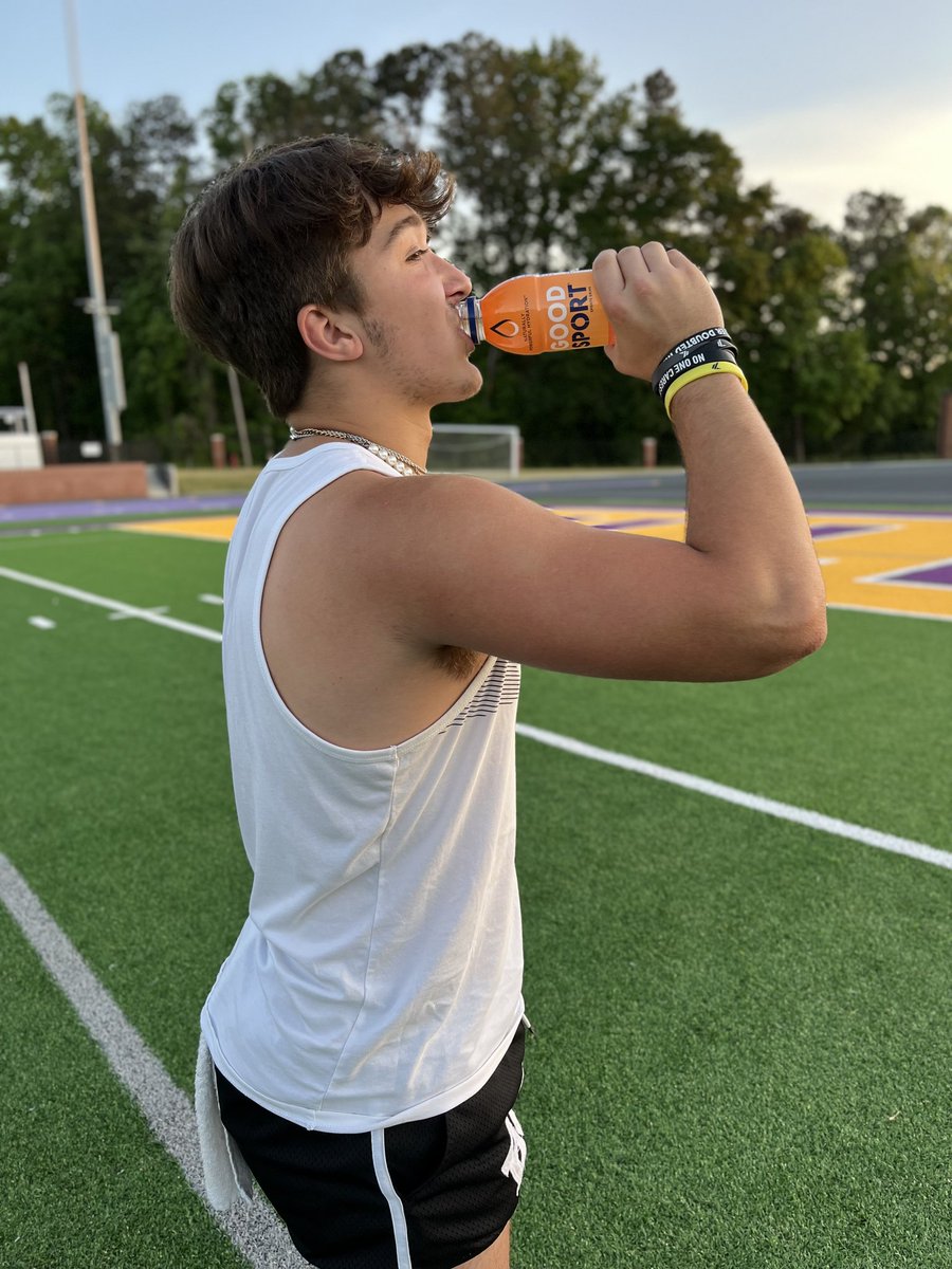 LeagueLevel's tweet photo. QB @HerreraJake7 refueling with @DrinkGoodSport after an intense workout...
#LeagueLevelStatus #Hydration #Fuel #Workout #Fitness #Train #VillaRica #Football https://t.co/WZFISfYkjL