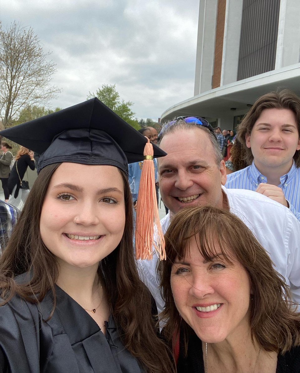 JosefmdD's tweet photo. Happy 22nd birthday to my beautiful, smart and caring child! You deserve the world! 💗@JosefczykHannah Go after it! We love you! https://t.co/zmfztbhAKX