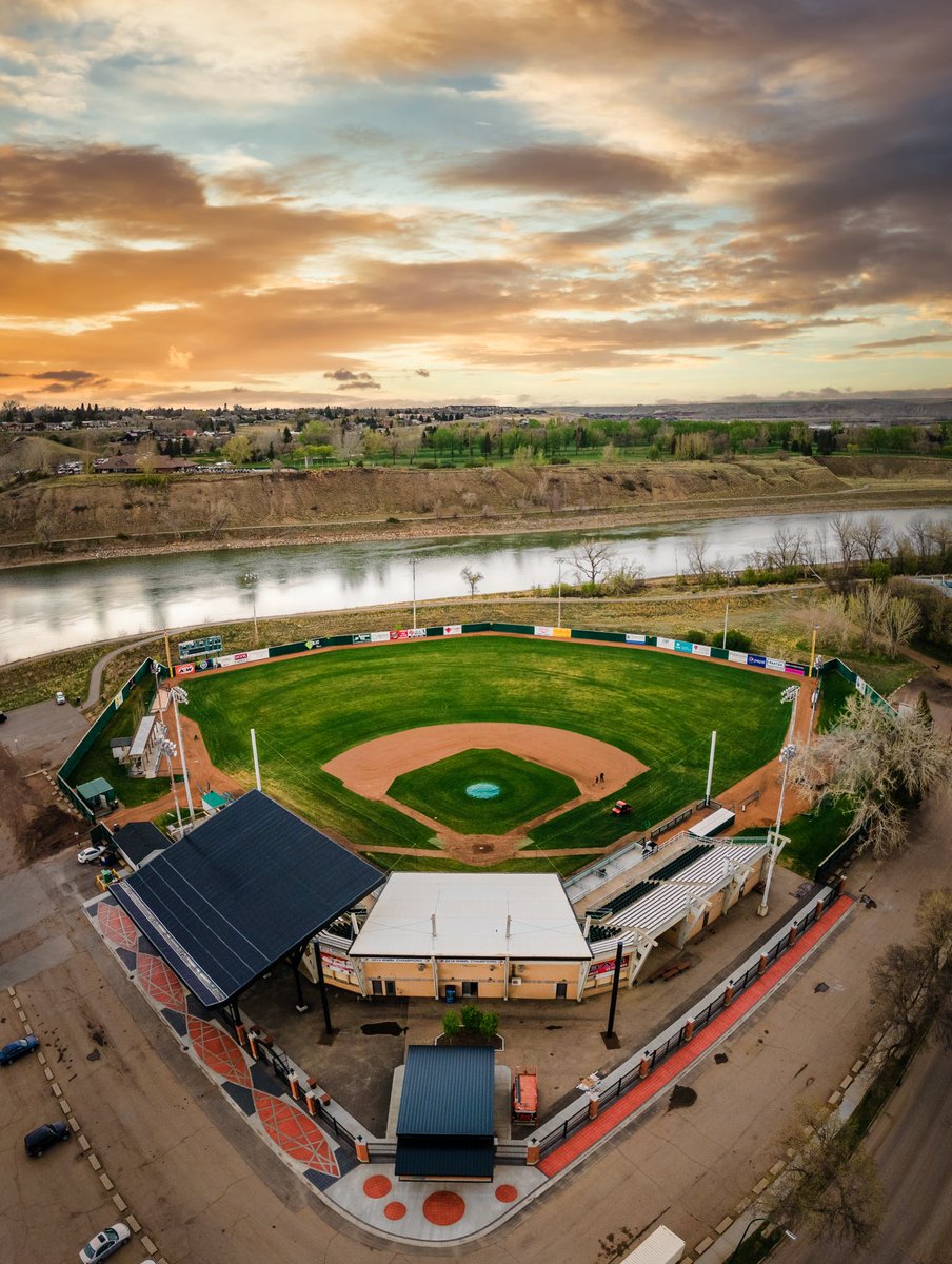Medicine Hat baseball is back in 19 days!!! Who is excited?!? #wcbl #mavericksbaseball #medhat 
<a href="/mhmavericks/">Medicine Hat Mavericks</a>