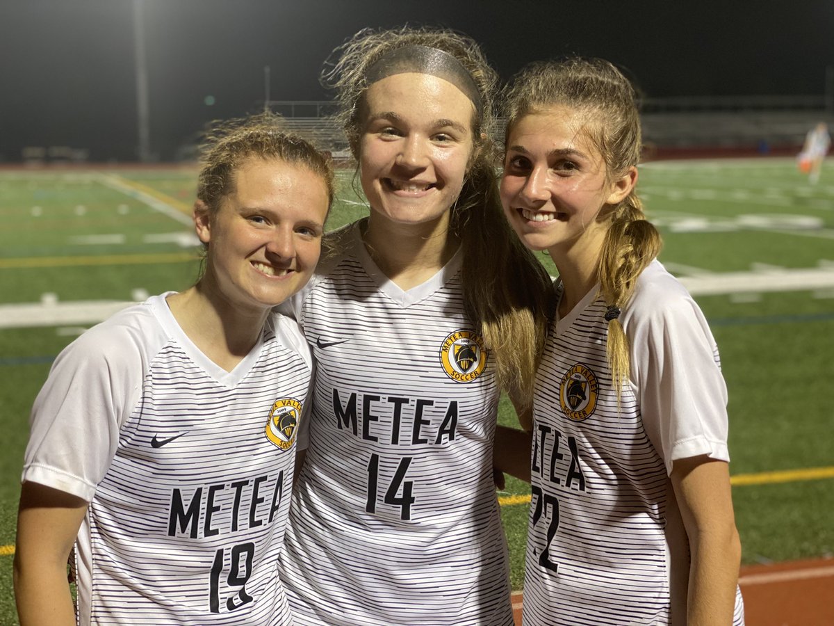 Drivndadinsane's tweet photo. The #BOSMafia was in beast mode tonight. These 3 owned the field, in the back, middle, and up front. Very proud of you @KBannack @riley_strcic @jordanlange88! #GoGoMustangs #DVCChampions @MeteaGirlsSoc https://t.co/xJalu9IC2b