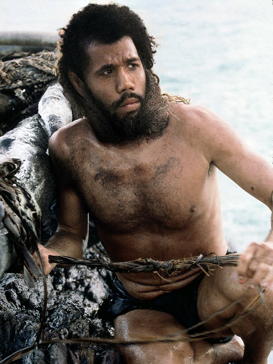 FamousFlicks's tweet photo. CORRECT ANSWER: Castaway (2000) Well me and @cosmowilkesboof are in mourning folks 😢 Such terrible news… ☠️ WILSON!!! 🏐🏝🏐 https://t.co/o9FE5zWl6N