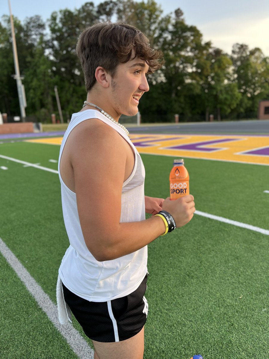 LeagueLevel's tweet photo. QB @HerreraJake7 refueling with @DrinkGoodSport after an intense workout...
#LeagueLevelStatus #Hydration #Fuel #Workout #Fitness #Train #VillaRica #Football https://t.co/WZFISfYkjL