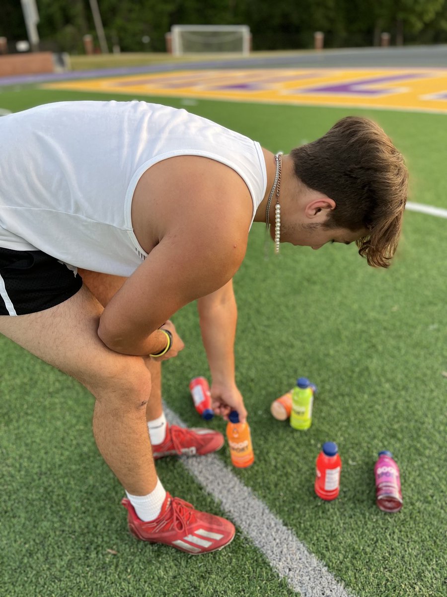 LeagueLevel's tweet photo. QB @HerreraJake7 refueling with @DrinkGoodSport after an intense workout...
#LeagueLevelStatus #Hydration #Fuel #Workout #Fitness #Train #VillaRica #Football https://t.co/WZFISfYkjL