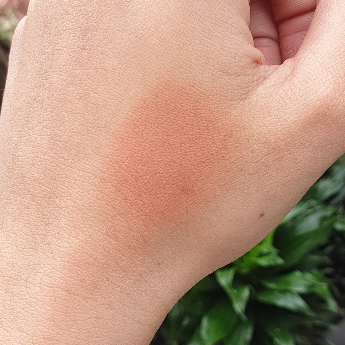 fakemaknae__'s tweet photo. cream blush nya rose all day yg shade sunset boulevard CUAKEEP BGT DEH🥺🥺🥺💗💗 

ga cuma cantik di luar tapi performa nya juga baguuus, im in love 🫂 https://t.co/jm6IEfyCnU