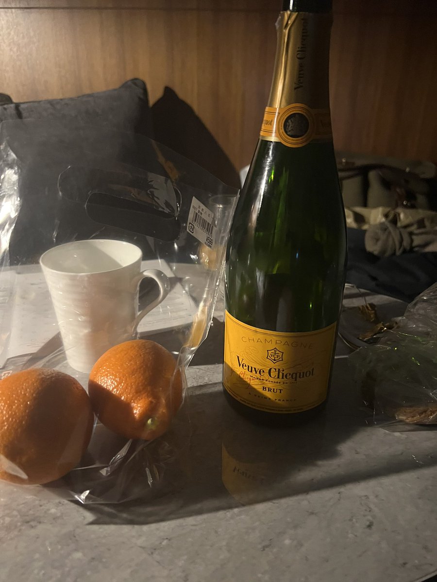 TY47962443's tweet photo. 明後日彼女と会います♪
前回は画像の通り部屋飲み意外と楽しくて美味しかったです！
もしご都合会うカップルさんいたらご一緒しましょう。
都内か神奈川という感じです。 https://t.co/Uw98Ug1ns9