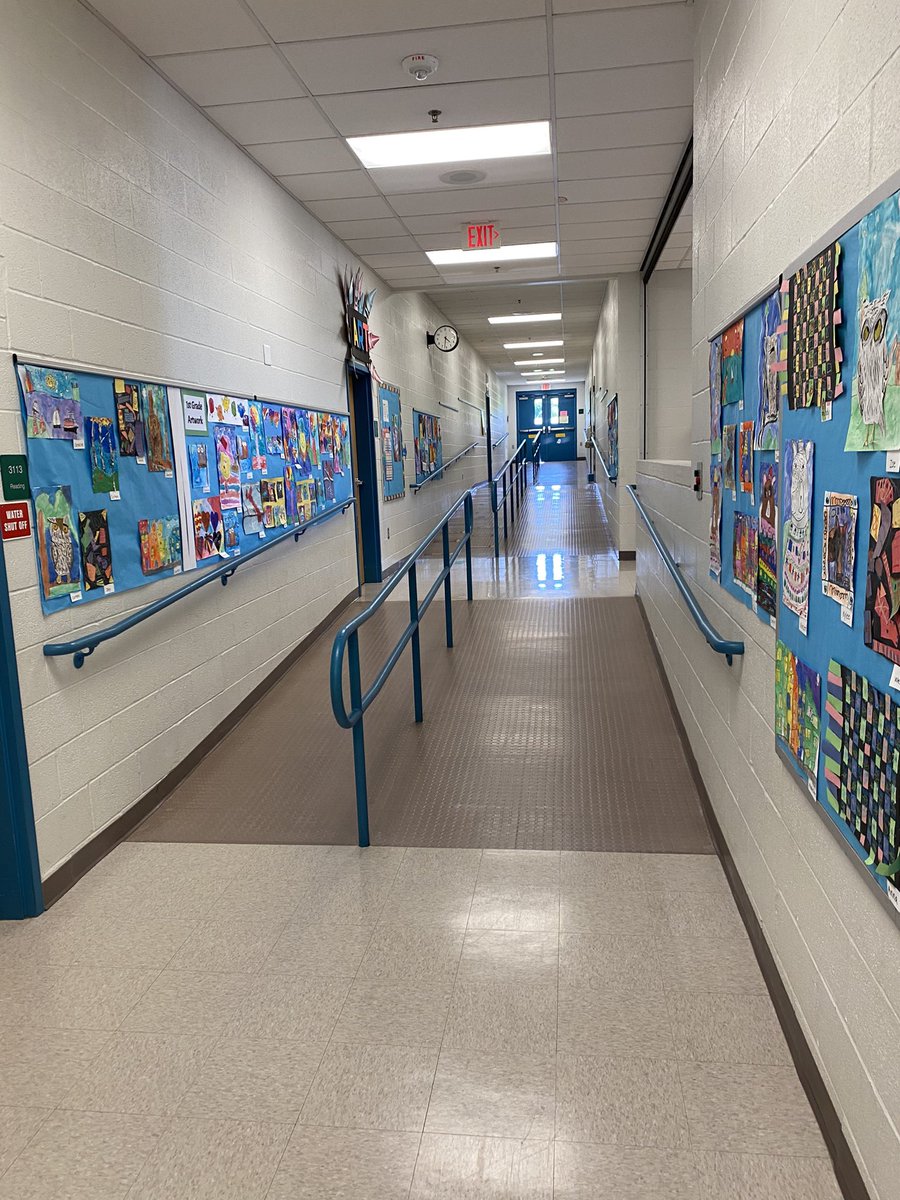MrsDill2's tweet photo. Great job by @H2artroom and Mrs. Raynor! The performance and art work were fabulous. #WFESProud #FCPSVPA https://t.co/37vIQx3FmQ