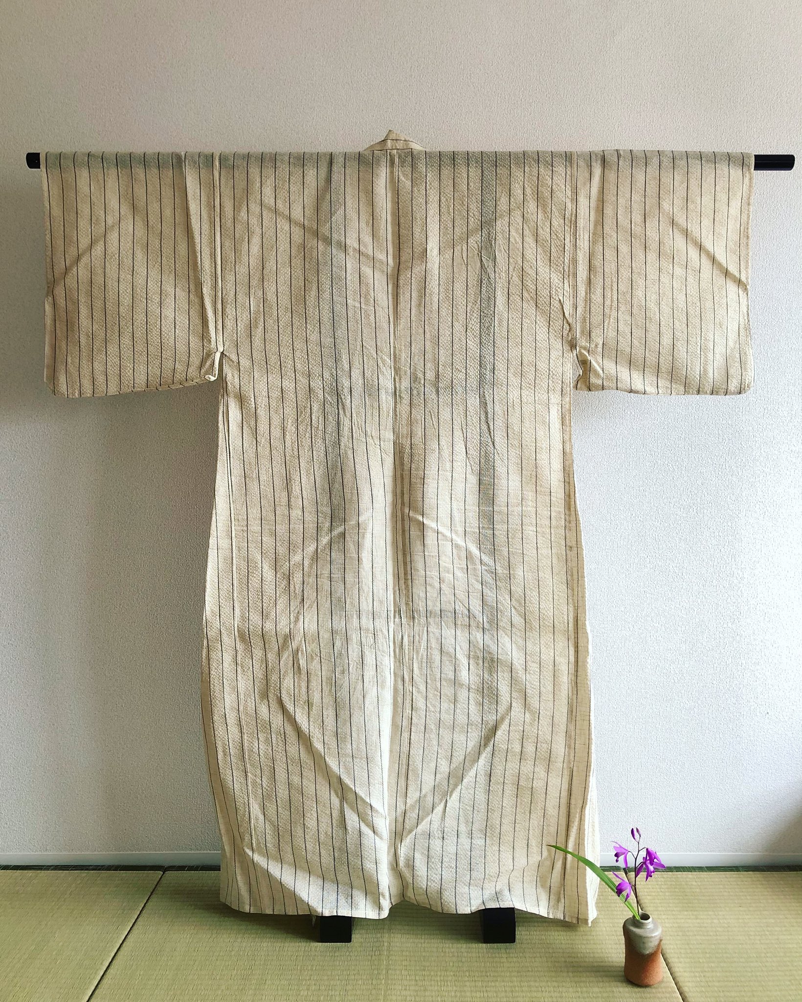 ありんこK0911 未使用品 逸品 粋 花織 時紋様 垂れもの 正絹 無地 色無地】正絹 袷 辻が花地紋 一つ紋付 浅葱鼠色 | 野の花