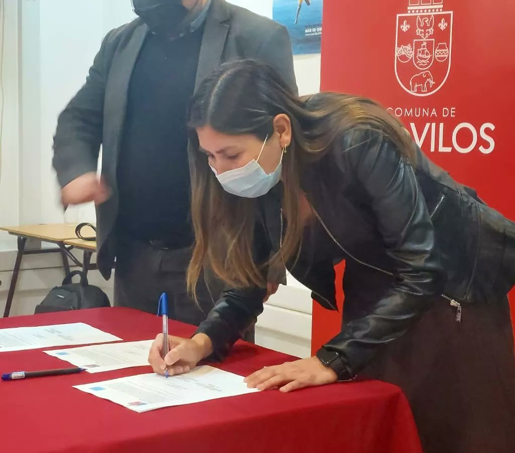 FSPdeCoquimbo's tweet photo. Hoy se realizó la firma del convenio tripartito, entre la Seremi de Las Culturas, Las Artes y El Patrimonio @culturas_cqbo, el municipio de Los Vilos y la Fundación superación de la pobreza #Coquimbo ¡vamos con todo el compromiso y motivación por este ciclo de trabajo conjunto! https://t.co/n6x1gXy2WQ