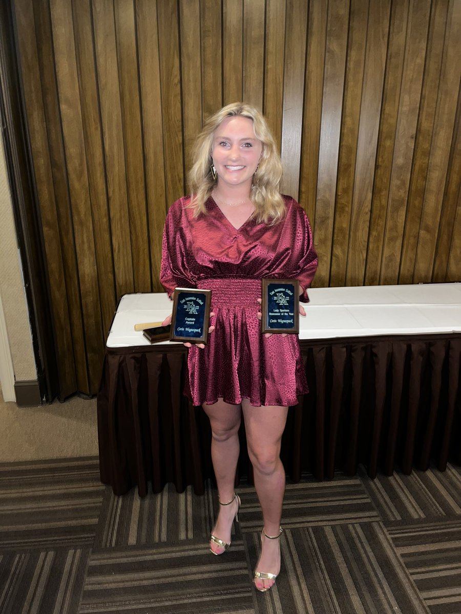 CorinWaguespack's tweet photo. Softball banquet tonight- captain award, newcomer award, and honored with making First team all district! 💛💙Thanks to @Coach_LewisEAHS for always pushing me to be the best me!  @tdupre1 @Setdhuk11 @LaTBoltsDupre https://t.co/xi9PbI1gkm