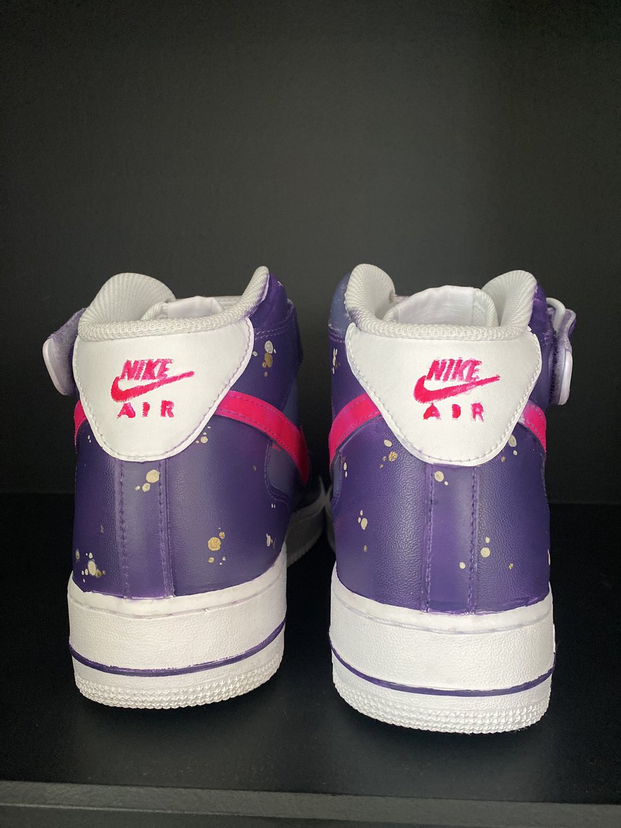 Sonz1_'s tweet photo. @Cherryd_1and I just finished this @AzukiOfficial shoe for a client yesterday 😳… sucks what’s going on but the shoe came out fresh…
#Azuki #NFTshoes #AF1 #Sonz1 #cherryd #getyourcustomshoes https://t.co/kyFcFtZhHM