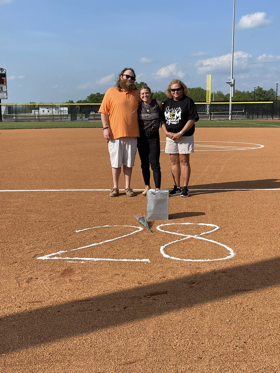 BCLadyTigersSo1's tweet photo. Lady Tigers honored their seniors tonight. Darrian Flood, @morgantabor8 &amp; @chlomaeee — Thank you for being our leaders both on and off the field, we are so proud of you and cannot wait to see all that you are able to accomplish in the future. #Classof2022 🎓🥎💗 https://t.co/B8LfWVStET