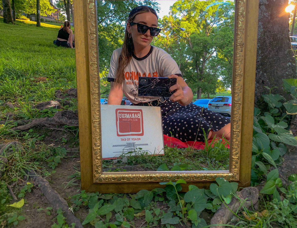 monicabaranko's tweet photo. Super pumped about my sick new collab with Baranko’s Pizza ♥️

Pretty cool owners. Even better pizza. Y’all should give ‘em a follow on IG. https://t.co/Iov3rQ3Q6T