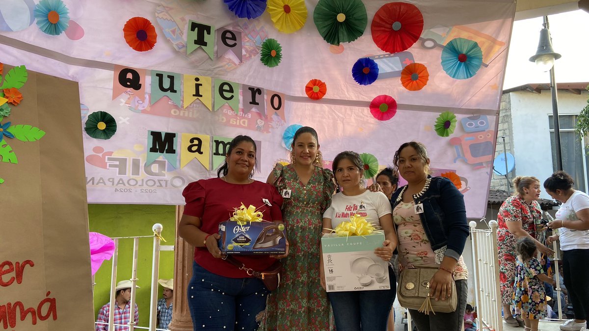 JazminJaimesAl1's tweet photo. Y en una tarde muy divertida #Festejamos el #DíaDeLasMadres en Otzoloapan acompañando a mi amiga Yureni Nuñez Garcia Presidenta Municipal y Cabildo. Agradezco a todas y todos su enorme hospitalidad. #QueSigaLaFiesta vamos por el #ChocolateConPan #SureñaDeCorazón💐 https://t.co/RgQ7Ajpwtc