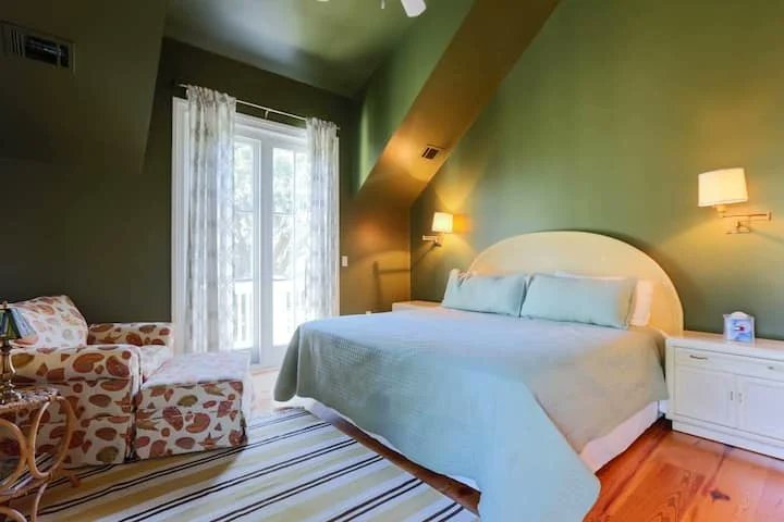 📍 Location: Hilton Head, South Carolina

🏡 Listing Title: Private Beach House Perfect for Getaways

🙌🏾 Avg. Guest Rating: 4.88
_______

Visit blackairbnbs.co to book this Black-owned Airbnb, submit Black-owned Airbnb listings, or browse 200+ #blackairbnbs across the US!