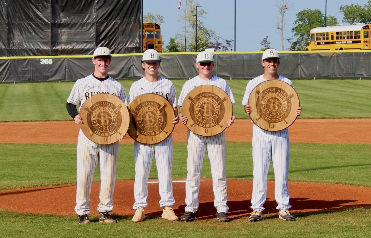 honbm's tweet photo. Senior Night! @boylehrclub @Lawsonhon__ https://t.co/BEVslppVC8