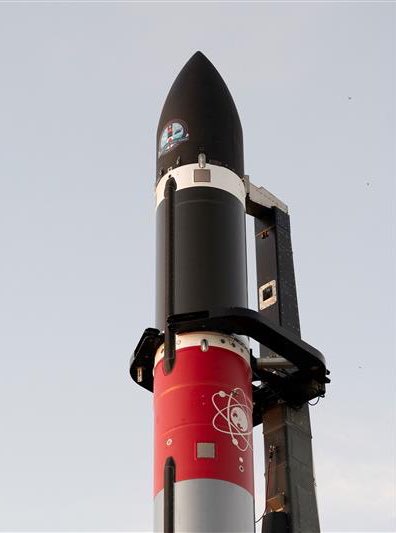 Peter_J_Beck's tweet photo. Before and after going to space and back. Not bad for 7500 kph. https://t.co/EpUGpD7w7I