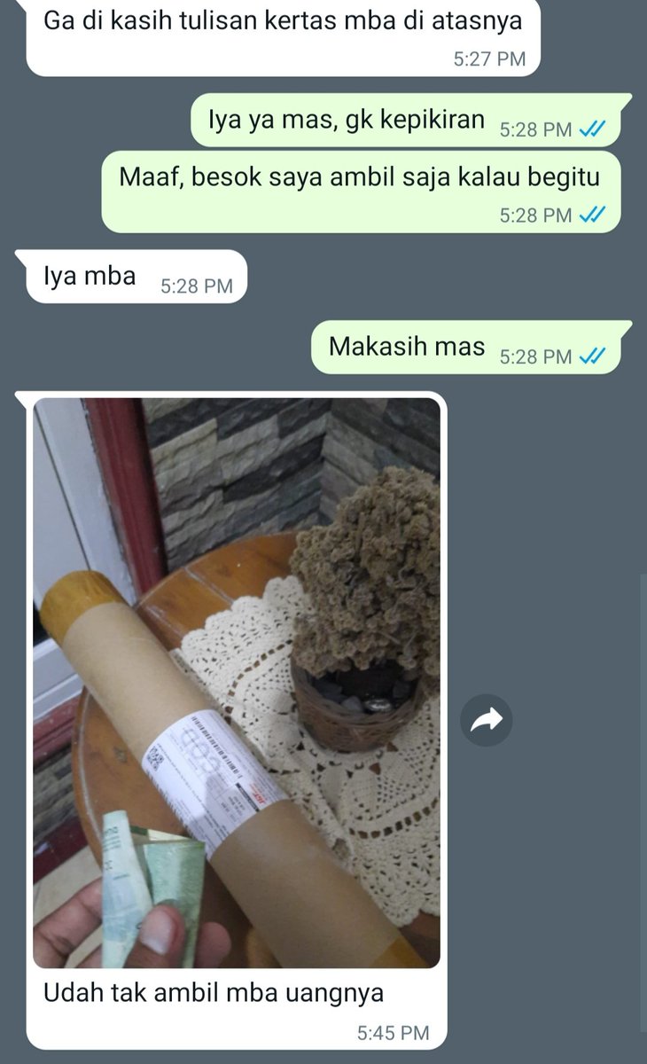 Parkingjaee's tweet photo. @sbtcon Mau cerita aja, mungkin bisa dicontoh. Waktu itu sekeluarga mau pergi, gaada orang di rmh. Kan udh kira" kurir bakal dtng, jd aku umpetin uang COD di meja depan, tololnya lupa kalo gaada kuota jd ga bisa bales tlpn WA masnya dan gk kepikiran kasih notes. Untung masnya blm jauh https://t.co/QtHBtaihE5