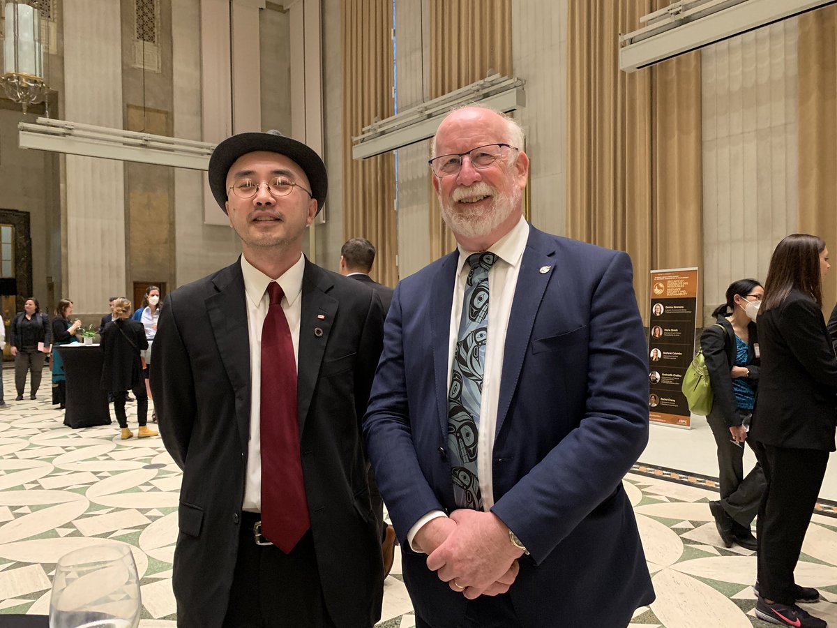 KinChanPhD's tweet photo. So cool to see MP Richard Cannings @CanningsNDP again at #SciParl2022! Second pic was selfie from 2018 at inaugural Science Meets Parliament. Thanks so much for your continued support of #science, Richard! https://t.co/PO24V66zSS