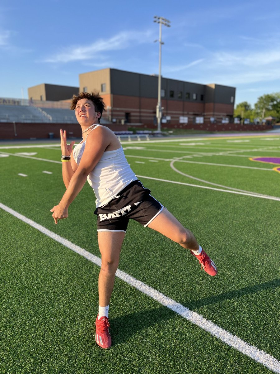 High_er_up's tweet photo. QB @HerreraJake7
putting in work as he is preparing for a big senior season.
#LeagueLevel #Recruit #GA #RisingSenior #QBCamp #QBAcademy #QBProspect #Football #Varsity #Passer #Workout #Showcase #Touchdown #Throw https://t.co/tlzrYUfl9I