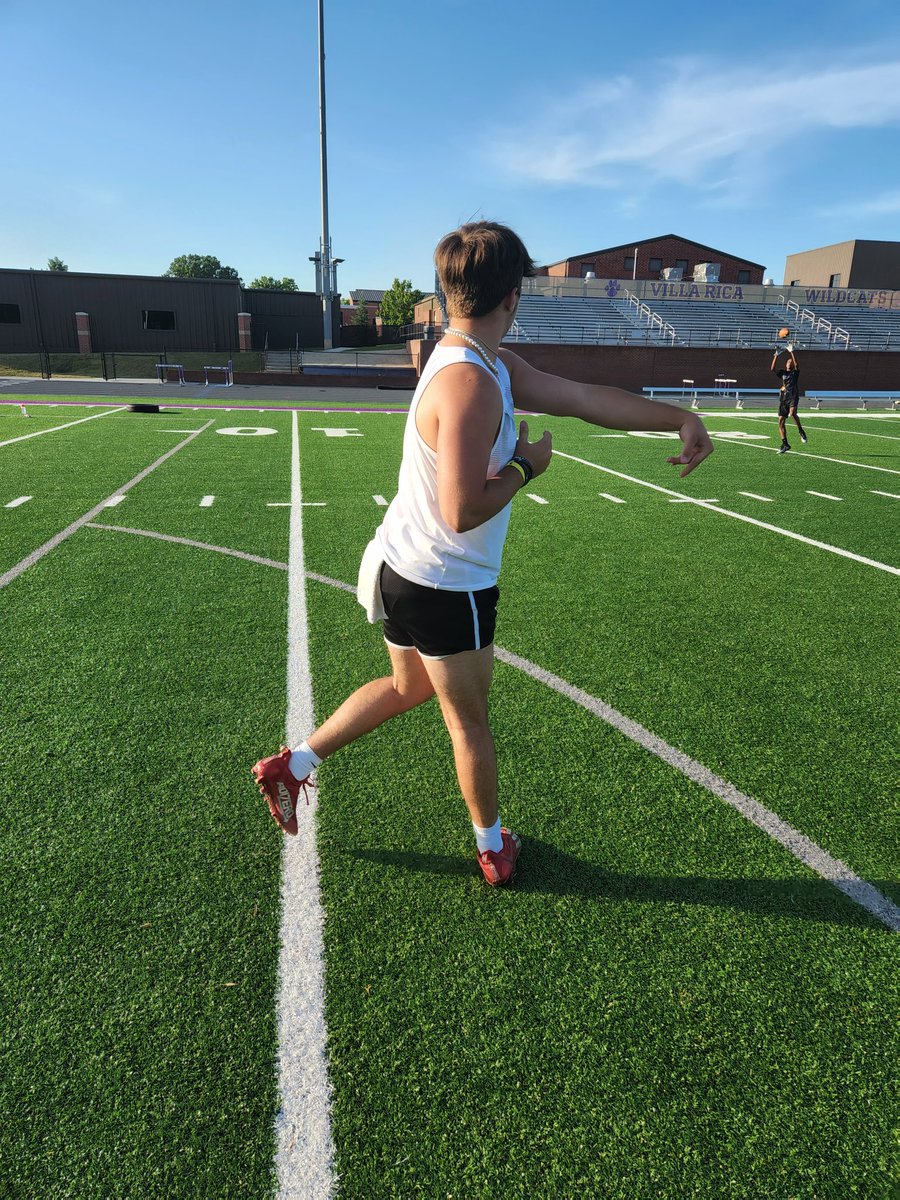High_er_up's tweet photo. QB @HerreraJake7
putting in work as he is preparing for a big senior season.
#LeagueLevel #Recruit #GA #RisingSenior #QBCamp #QBAcademy #QBProspect #Football #Varsity #Passer #Workout #Showcase #Touchdown #Throw https://t.co/tlzrYUfl9I