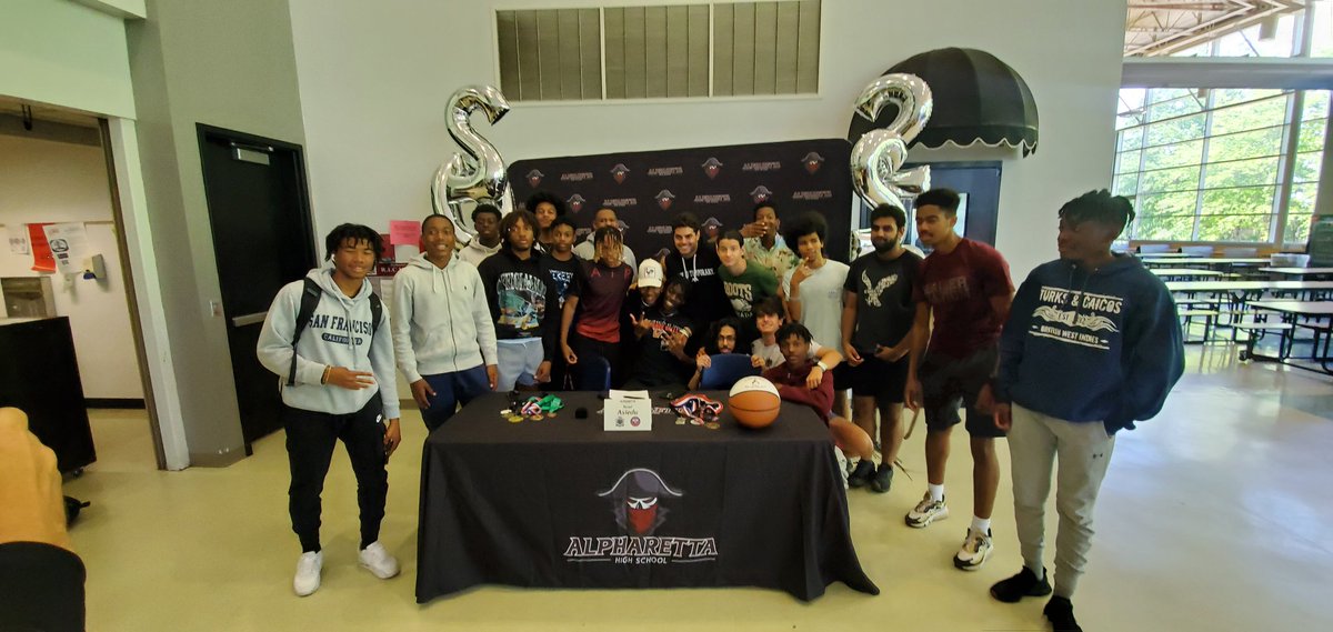 Congratulations to <a href="/AsieduNoel/">Noel Asiedu</a> on signing to @UTRGVTrackField. For the HJ. #trainhardwineasy #FortheRetta <a href="/MilesplitGA/">MileSplitGA</a> @FultonAD_crafts <a href="/RaiderSport/">Alpharetta Raiders</a> @AHSPrincipalK