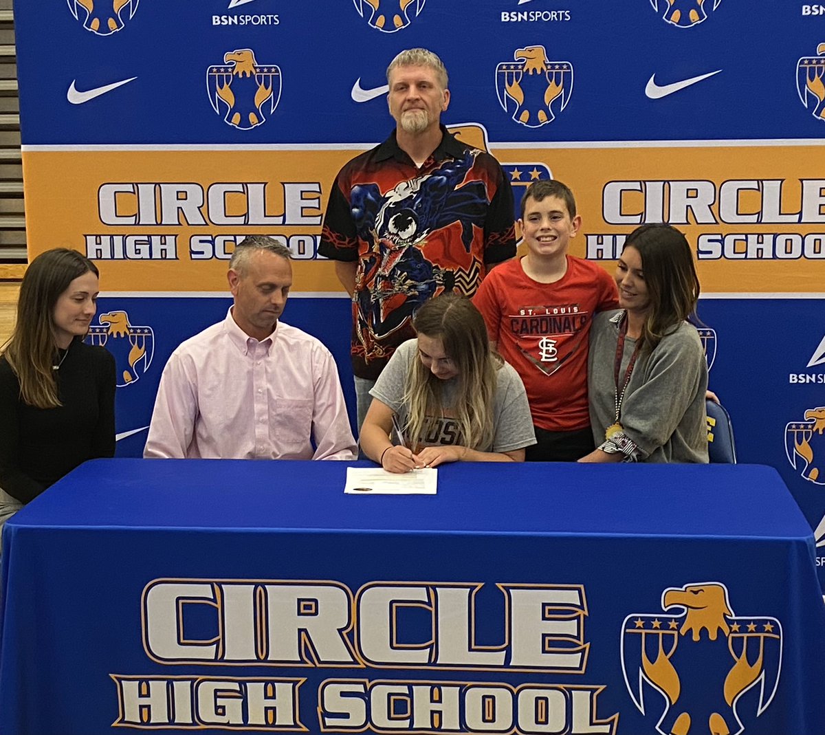 Congratulations to Isabel Patty as she signs her letter of intent to play softball for Neosho County Community College! #thrivein375