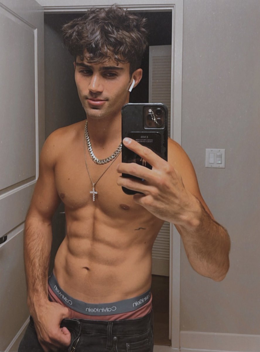 maxehrich's tweet photo. don’t waste the time I don’t have 🪐 https://t.co/7RPQtPEhSk