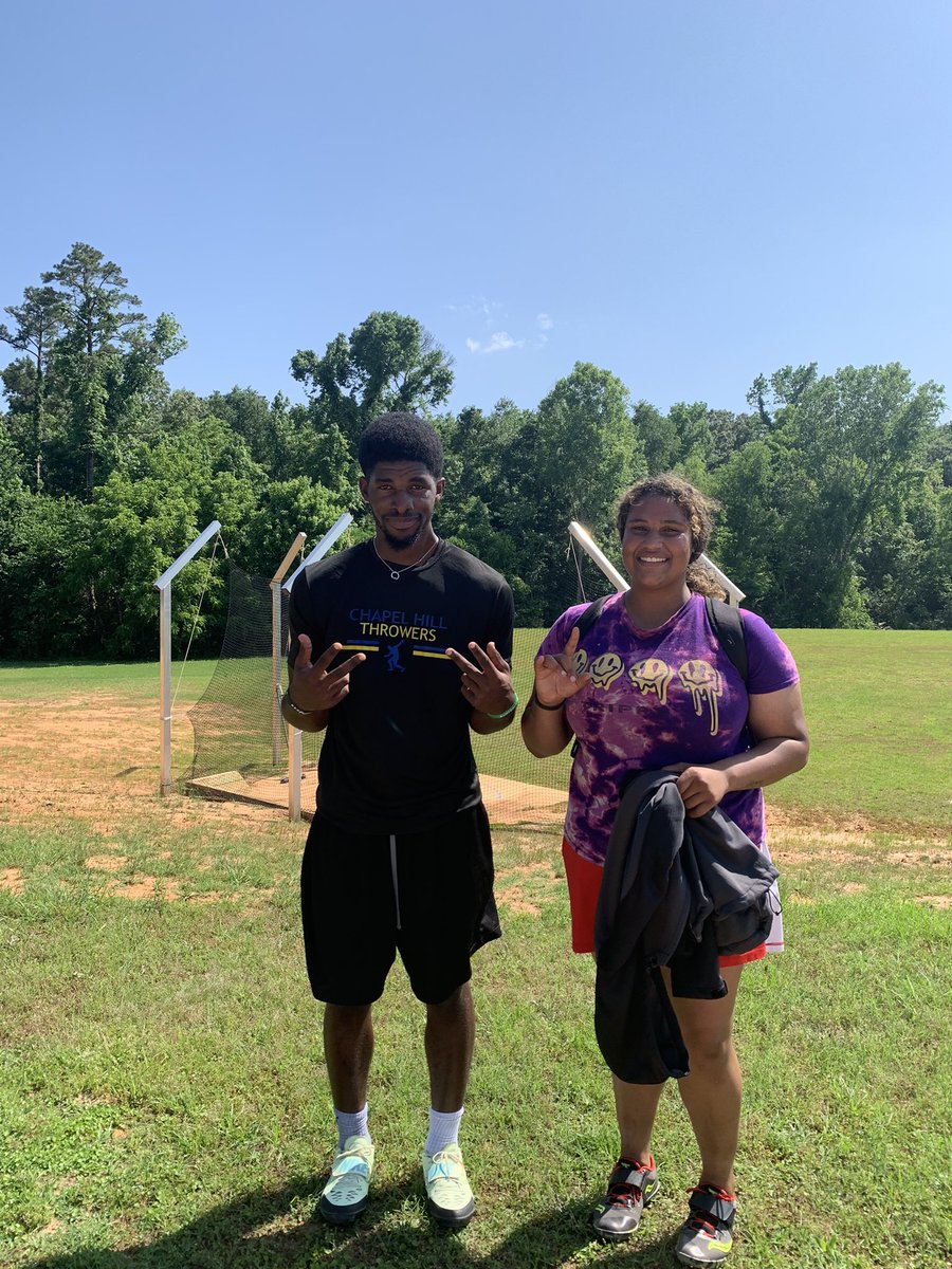 CoachG2233's tweet photo. Had last years district champ in the discus @MumphreyMason come back and spend some time with this years district champ @ttyruh to help get her ready for this weeks STATE meet in Austin. 💪🏽 🥏 #Ohana #StateWeek #ChThrows #Time2Shine #PeakSeason https://t.co/ejzT74IakR