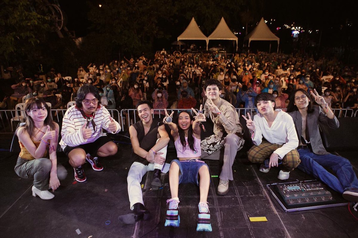 wearemints's tweet photo. เป็นอีกหนึ่งโชว์ที่สนุกและมีความสนุกมากๆ ขอบคุณทุกคนที่มาดูพวกเรา และขอบคุณน้องนวย @millimdk ที่มาจอยกับพวกเราด้วย love you all❤️🥰. #wearemints #catexpo8 https://t.co/PG76EXhzc3