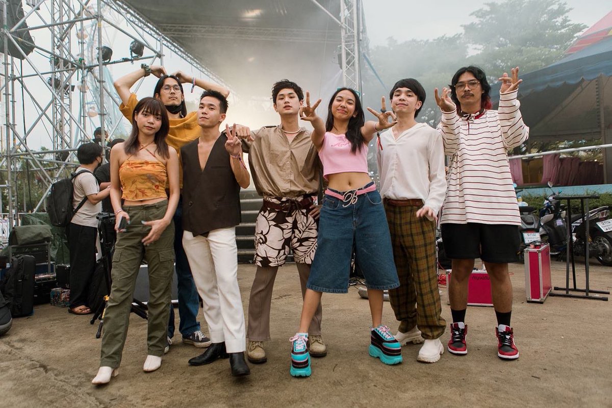 wearemints's tweet photo. เป็นอีกหนึ่งโชว์ที่สนุกและมีความสนุกมากๆ ขอบคุณทุกคนที่มาดูพวกเรา และขอบคุณน้องนวย @millimdk ที่มาจอยกับพวกเราด้วย love you all❤️🥰. #wearemints #catexpo8 https://t.co/PG76EXhzc3