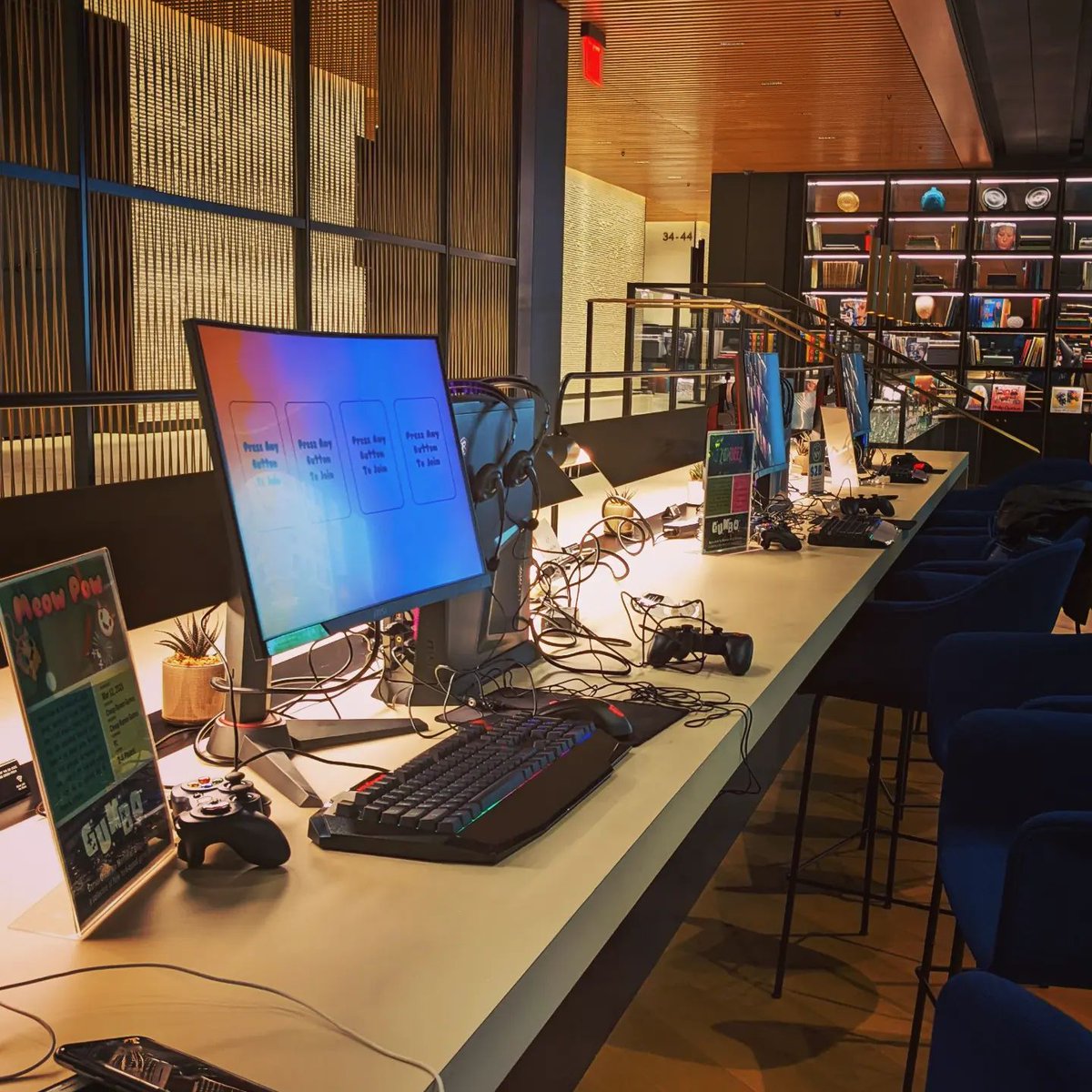 Reppin NYC's indie game scene @NYCxDESIGN 's 10th Anniversary celebration as part of the #MadeinNY Arcade! Thanks for having us <a href="/MadeinNY/">NYC Mayor's Office of Media & Entertainment</a> !!

#gamedev #indiegamedev #nymakesgames #madeinny #indiegames #showcase