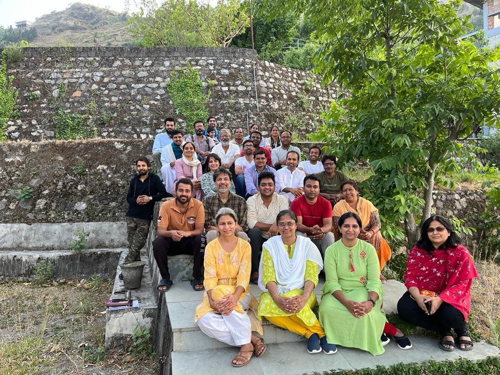 sidhsriofficial's tweet photo. A new kind of retreat at SIDH, reading and discussing Dharampalji's "Bharatiya Chitta Manas and Kaala" with participants from across the country
https://t.co/RK16QI2FM2
#bharatiyata https://t.co/lRQdZcjBSa