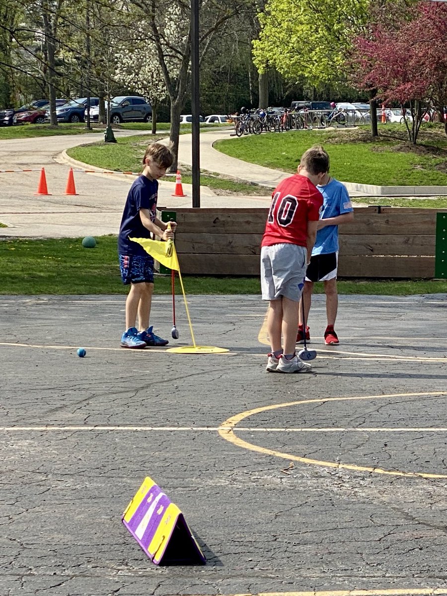 LINES_PE's tweet photo. Kids are loving golf! Such a great lifelong activity! @Lines220 @Lines_Principal   #seethestudent220 #WeGotThisLines https://t.co/nhKyMGl7pS