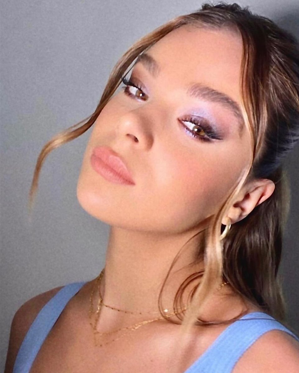 About_Hailee's tweet photo. Great art from #BulkStyles we also have a work of art that's @HaileeSteinfeld
W/ @grahamnation_ Hairstylist #DanielaGozlan Make Up Artist
👉Pre-save: https://t.co/VJrU1MhKH8
#GaviaoArqueiro #SerieDeAcaoAventura #Dickinson #SerieDeComedia #SECAwards #MiamiGP @Heineken_US https://t.co/OI3tcHL29l